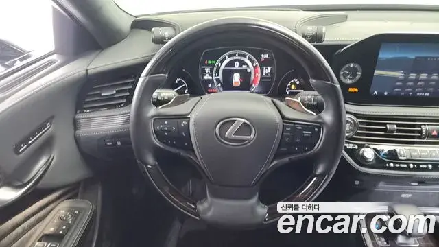 Lexus LS500 2022 — Photo 13/20