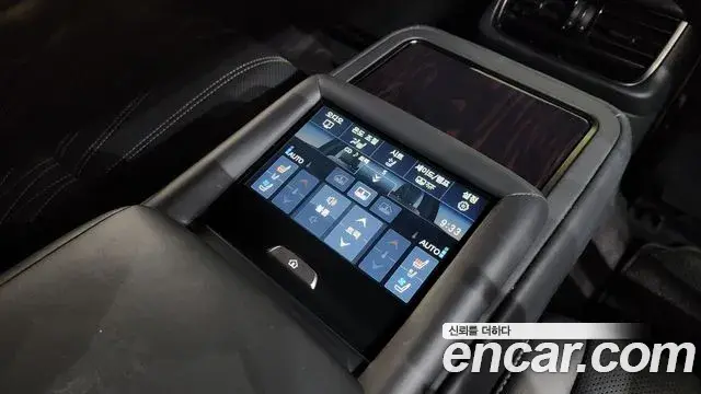 Lexus LS500 2022 — Photo 19/20