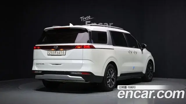 Kia Carnival 2021 — Photo 2/20
