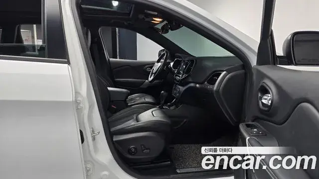 Jeep Cherokee 2021 — Photo 11/20