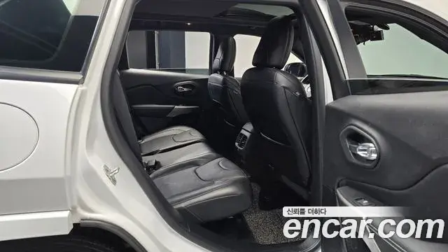 Jeep Cherokee 2021 — Photo 12/20
