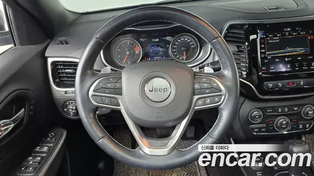 Jeep Cherokee 2021 — Photo 13/20