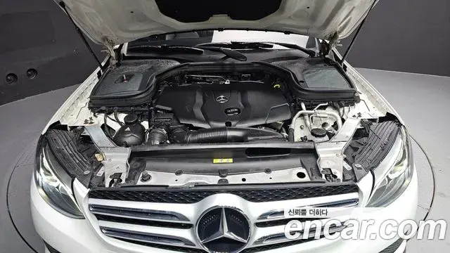 Mercedes-Benz GLC-Class 2018 — Photo 6/20