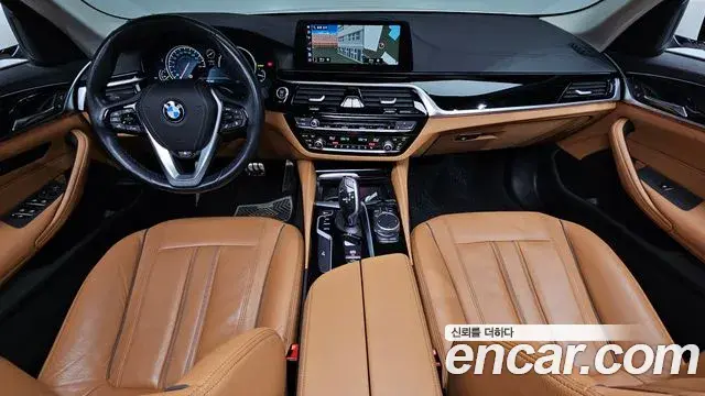 BMW 5 Series 2018 — Şəkil 11/34