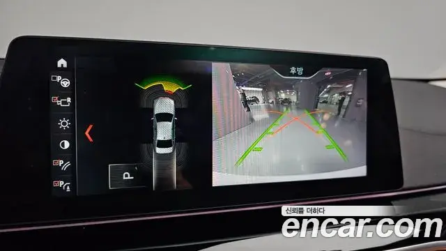 BMW 5 Series 2018 — Şəkil 32/34