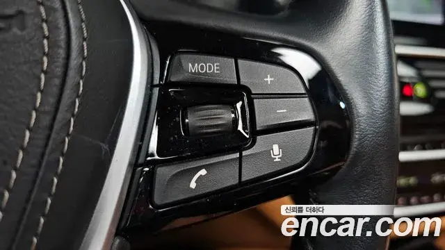 BMW 5 Series 2018 — Şəkil 9/34