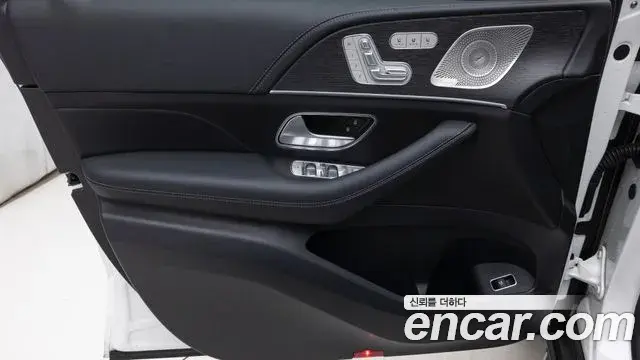 Mercedes-Benz GLE-Class 2025 — Photo 15/20