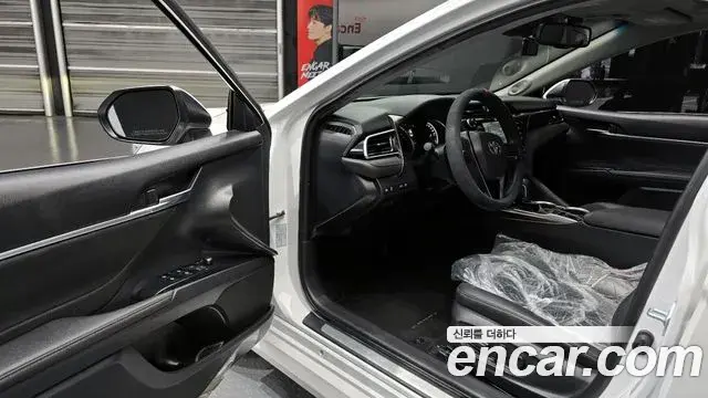 Toyota Camry 2018 — Şəkil 10/20