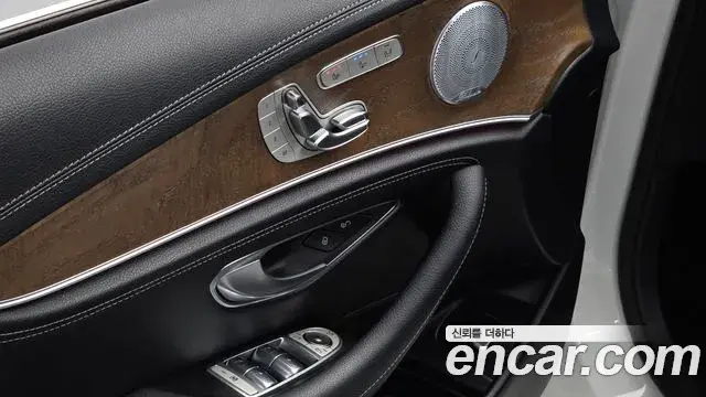 Mercedes-Benz E-Class 2018 — Photo 8/20