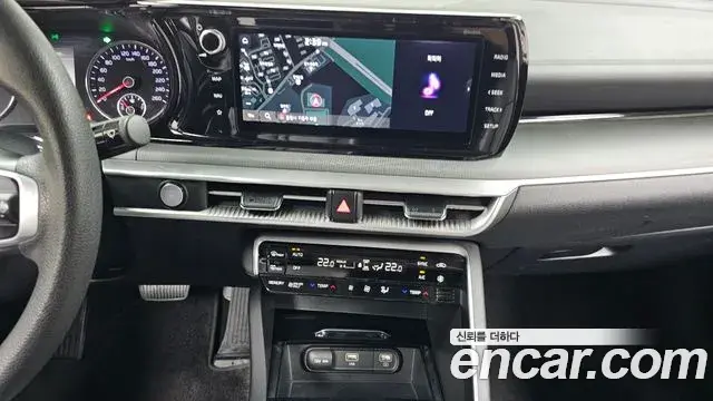 Kia K5 2020 — ფოტო 24/30