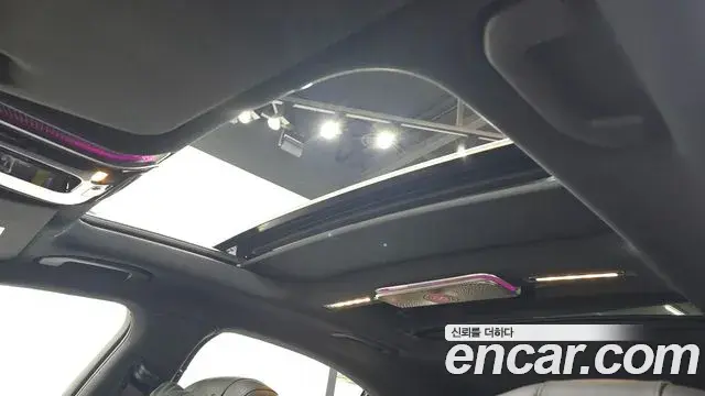 Mercedes-Benz S-Class 2024 — Photo 17/20
