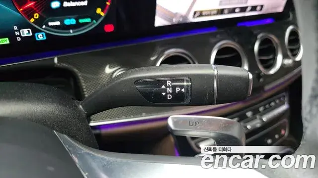 Mercedes-Benz E-Class 2021 — Photo 9/20