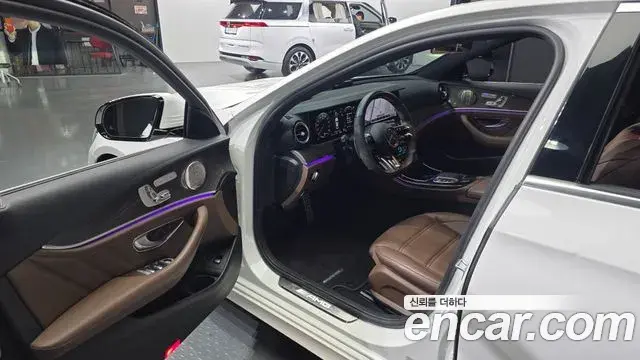 Mercedes-Benz E-Class 2021 — Photo 10/20