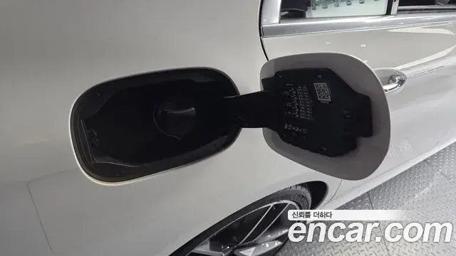 Mercedes-Benz E-Class 2021 — Photo 14/20
