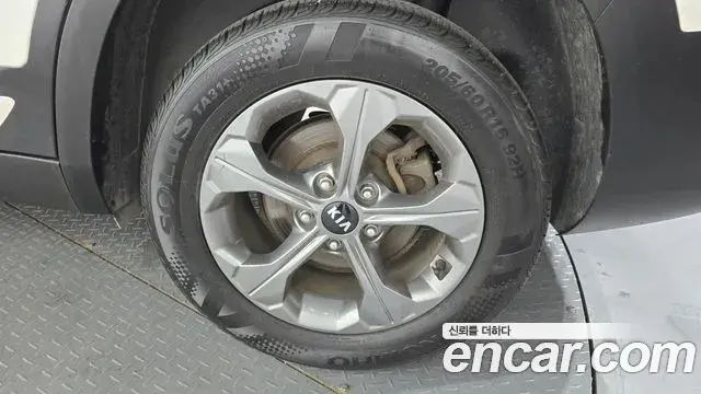Kia Seltos 2021 — ფოტო 15/32