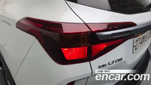 Kia Seltos 2021 — ფოტო 28/32
