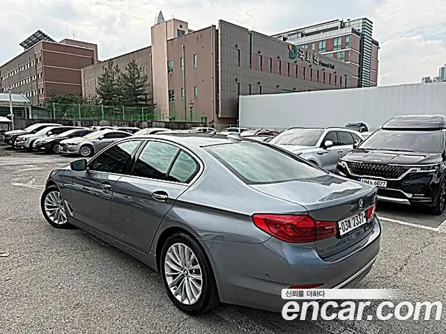 BMW 5 Series 2018 — ფოტო 2/20