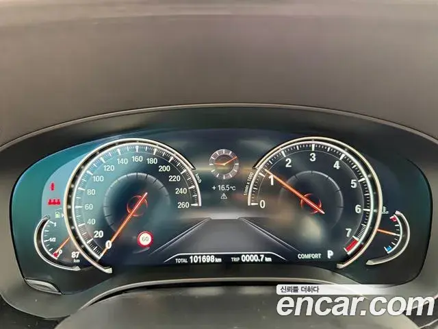 BMW 5 Series 2018 — ფოტო 16/20