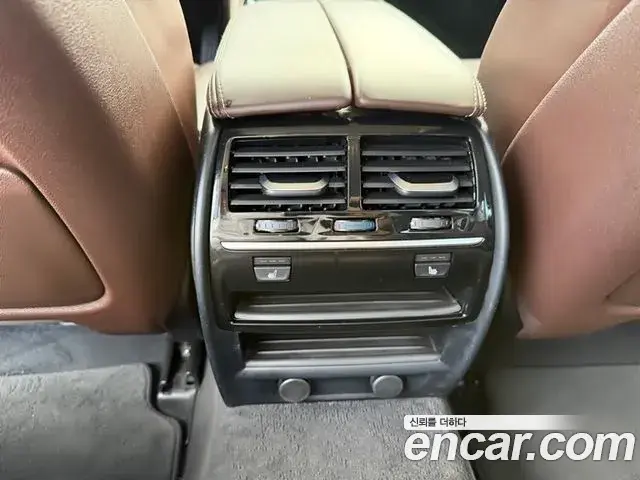 BMW 5 Series 2018 — ფოტო 18/20