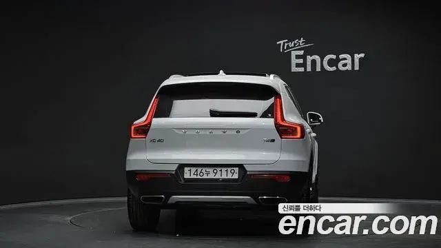 Volvo XC40 2019 — ფოტო 2/30