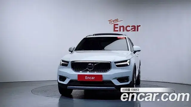 Volvo XC40 2021 — Photo 26/33