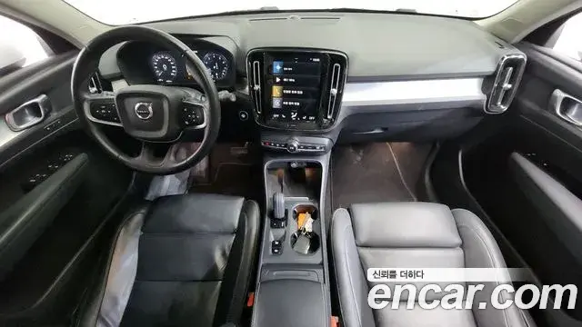 Volvo XC40 2021 — Photo 6/33