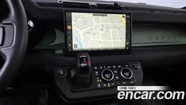 Land Rover Defender 2023 — Photo 13/20