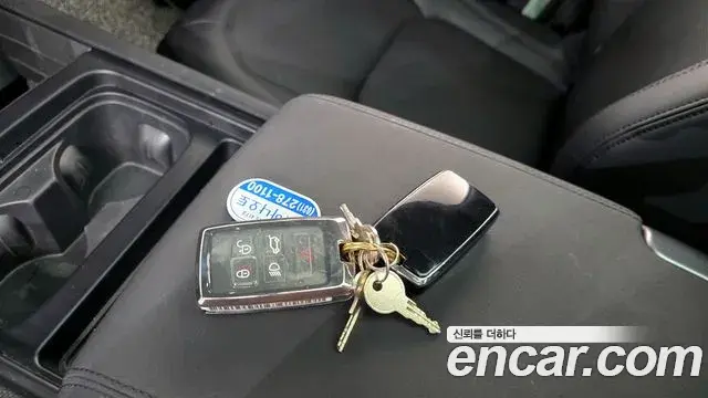 Land Rover Defender 2023 — Photo 16/20
