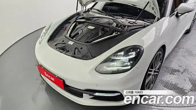 Porsche Panamera 2018 — Photo 6/20
