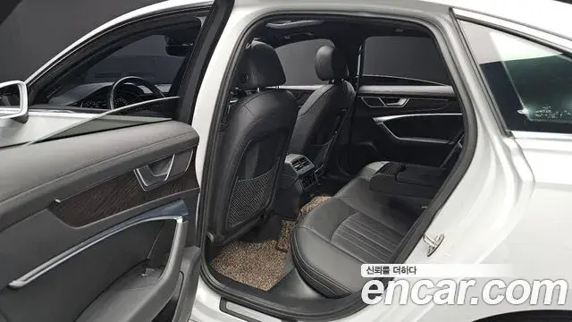 Audi A6 2021 — Şəkil 17/32
