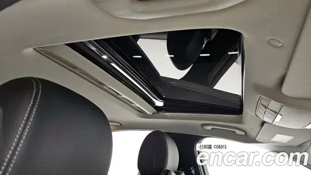 Mercedes-Benz C-Class 2019 — ფოტო 14/20