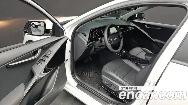 Kia Niro 2025 — Photo 8/30