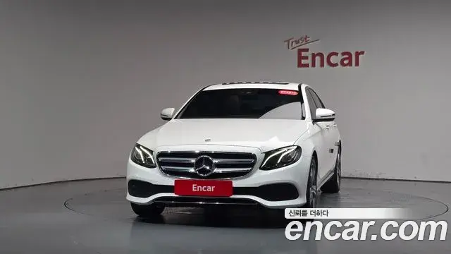 Mercedes-Benz E-Class 2018 — Photo 14/32