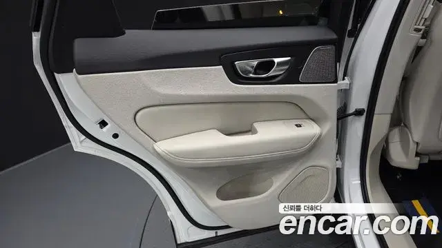 Volvo XC60 2025 — Şəkil 23/38