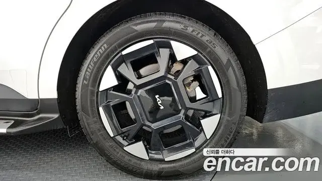 Kia Carnival 2024 — Şəkil 2/32