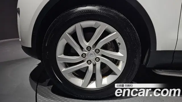 Land Rover Discovery 5 2019 — Photo 14/20