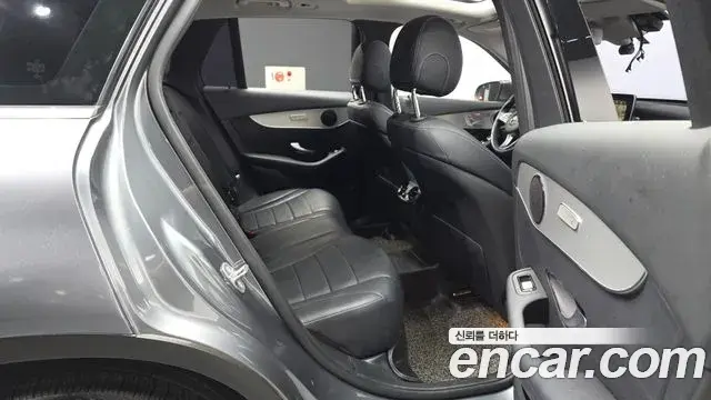 Mercedes-Benz GLC-Class 2018 — Şəkil 17/20