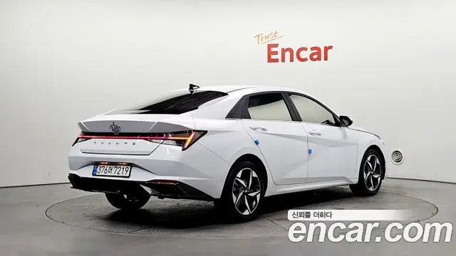 Hyundai The New Avante Hybrid 2022 — ფოტო 16/20