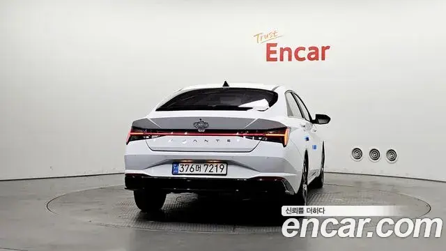 Hyundai The New Avante Hybrid 2022 — ფოტო 13/20