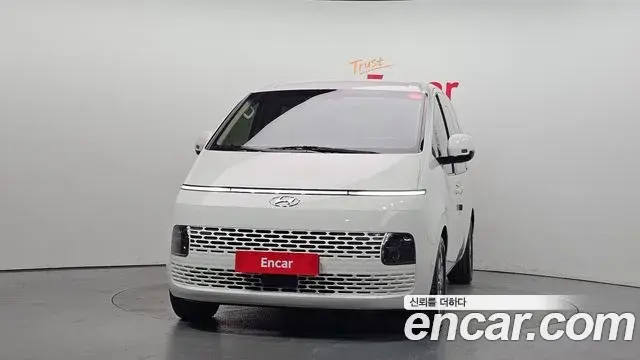 Hyundai Staria 2023 — ფოტო 4/31