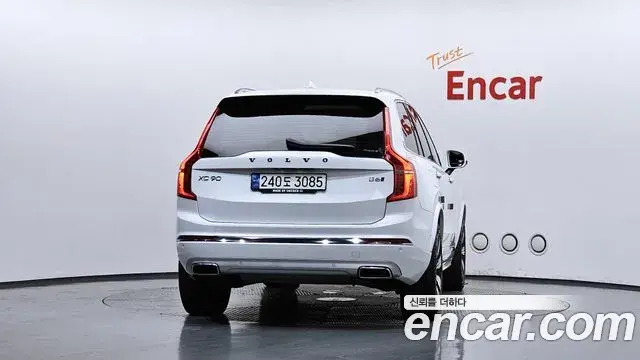 Volvo XC90 2021 — Photo 3/20