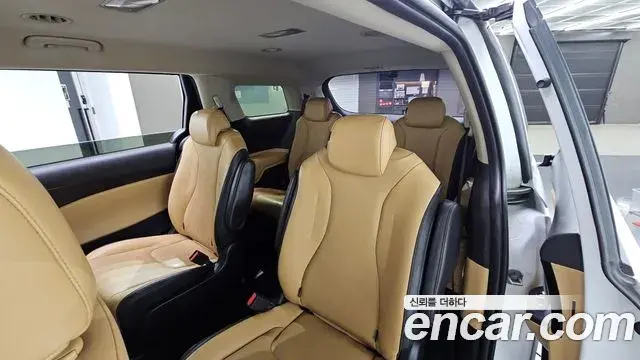 Kia Carnival 2022 — Şəkil 16/20