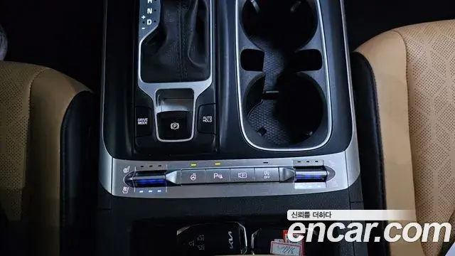 Kia Carnival 2022 — Şəkil 18/20