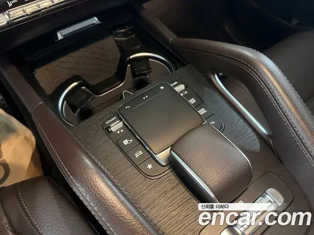 Mercedes-Benz GLS-Class 2023 — Photo 8/17