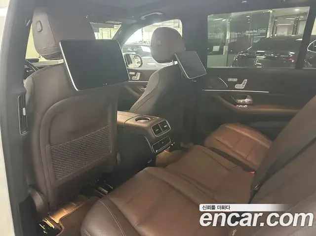 Mercedes-Benz GLS-Class 2023 — Photo 9/17