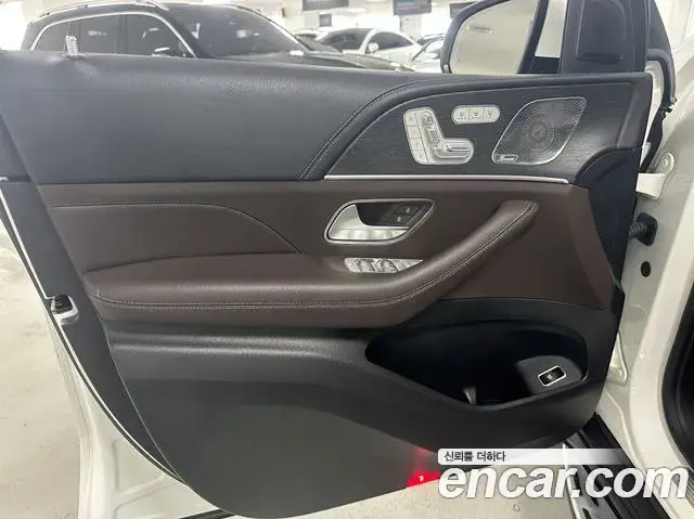 Mercedes-Benz GLS-Class 2023 — Photo 15/17