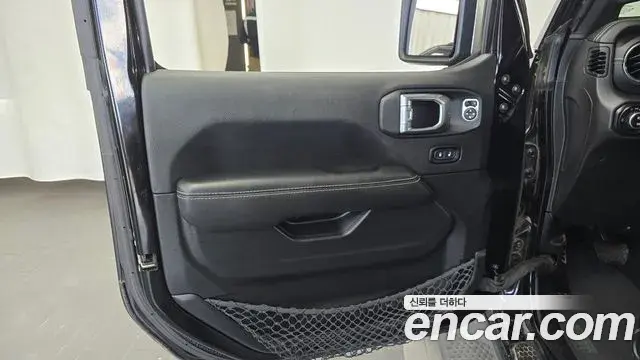 Jeep Wrangler 2021 — Şəkil 23/30