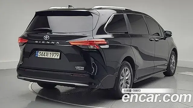 Toyota Sienna 2021 — Photo 1/19