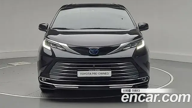 Toyota Sienna 2021 — Photo 2/19