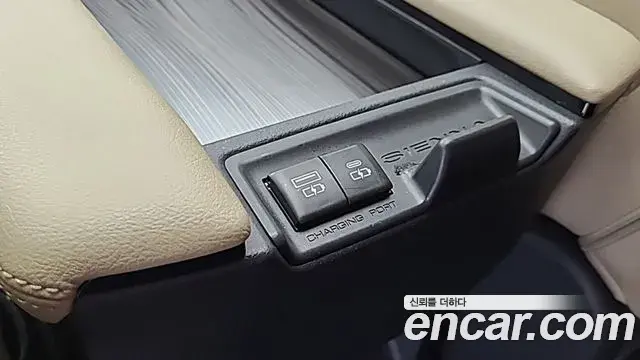 Toyota Sienna 2021 — Photo 15/19